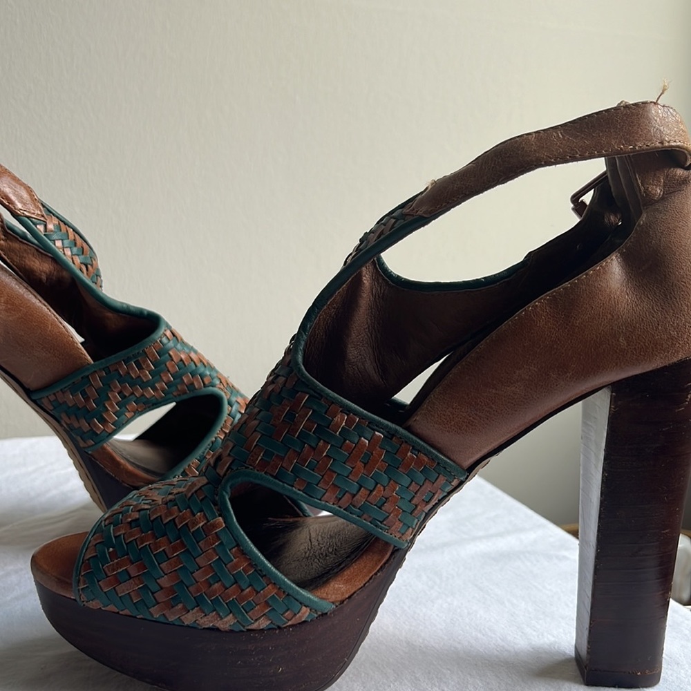Elliott Lucca green and brown leather woven stacked heels - Picture 5 of 9